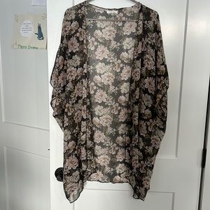 Maurices L/XL kimono floral